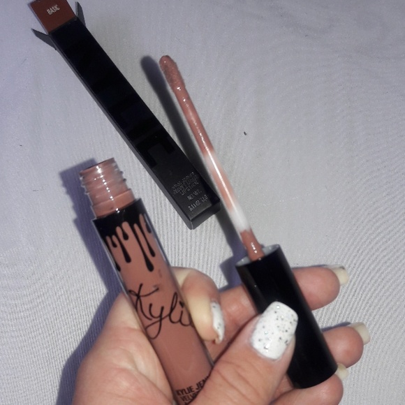 KYLIE liquid velvet lip stick - Picture 2 of 4